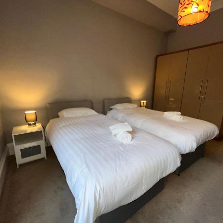 Bright 3 Bedroom Edinburgh City Apt Bagian luar foto
