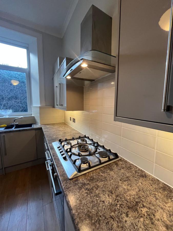 Bright 3 Bedroom Edinburgh City Apt Bagian luar foto