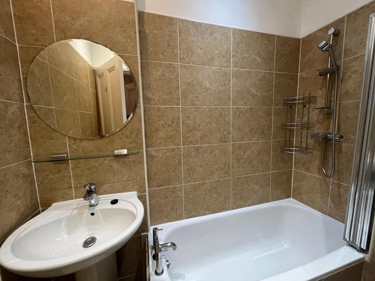 Bright 3 Bedroom Edinburgh City Apt Bagian luar foto