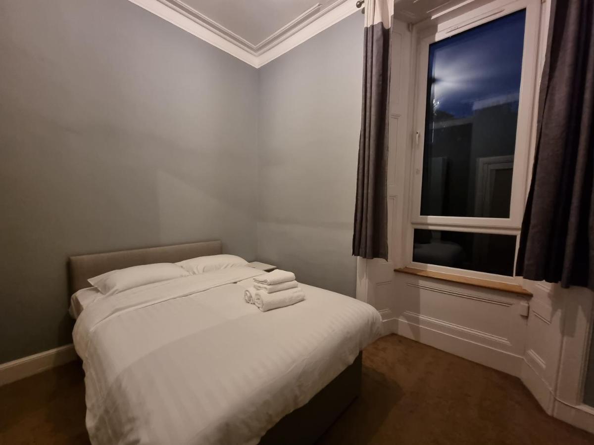 Bright 3 Bedroom Edinburgh City Apt Bagian luar foto