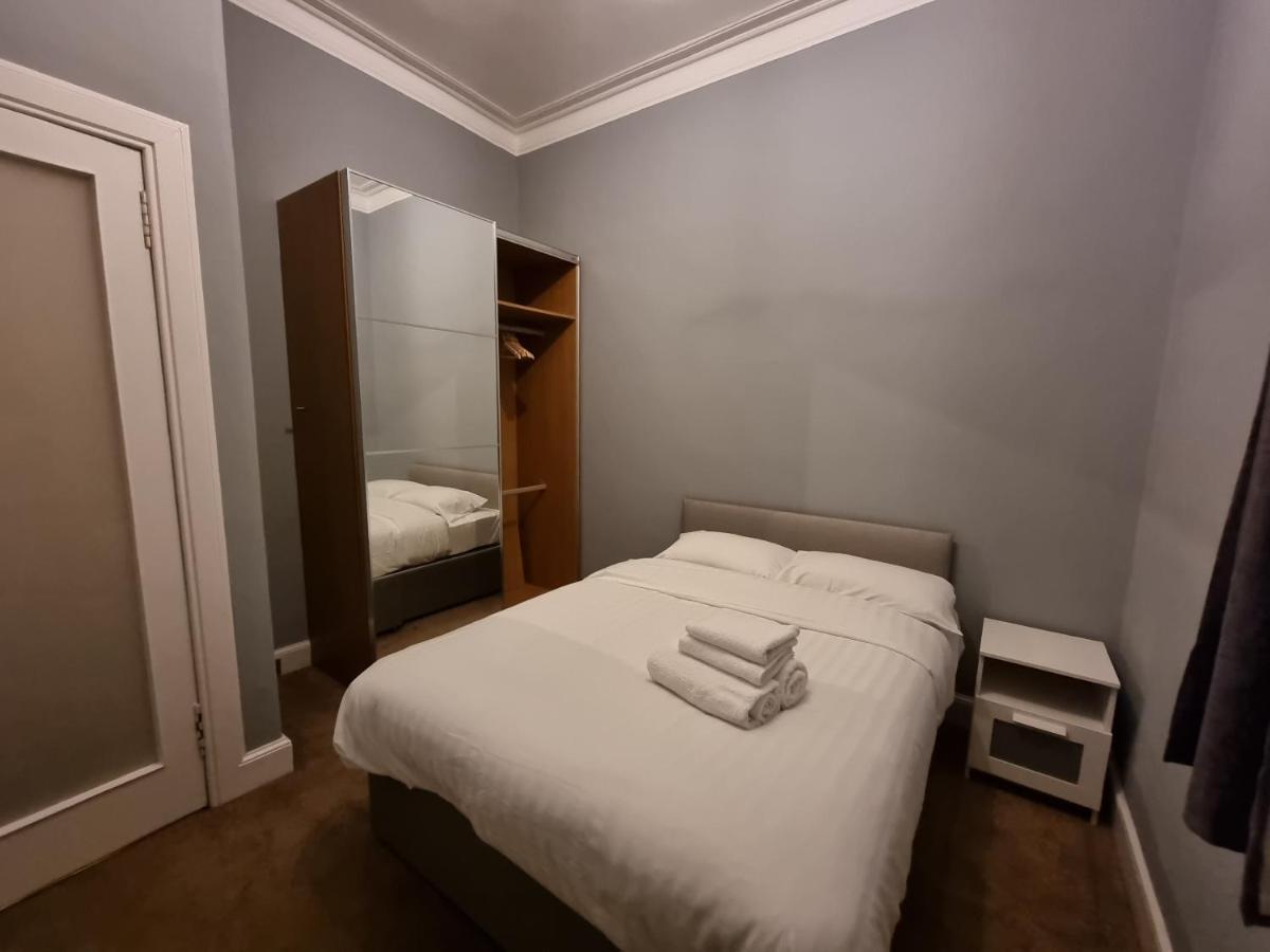 Bright 3 Bedroom Edinburgh City Apt Bagian luar foto