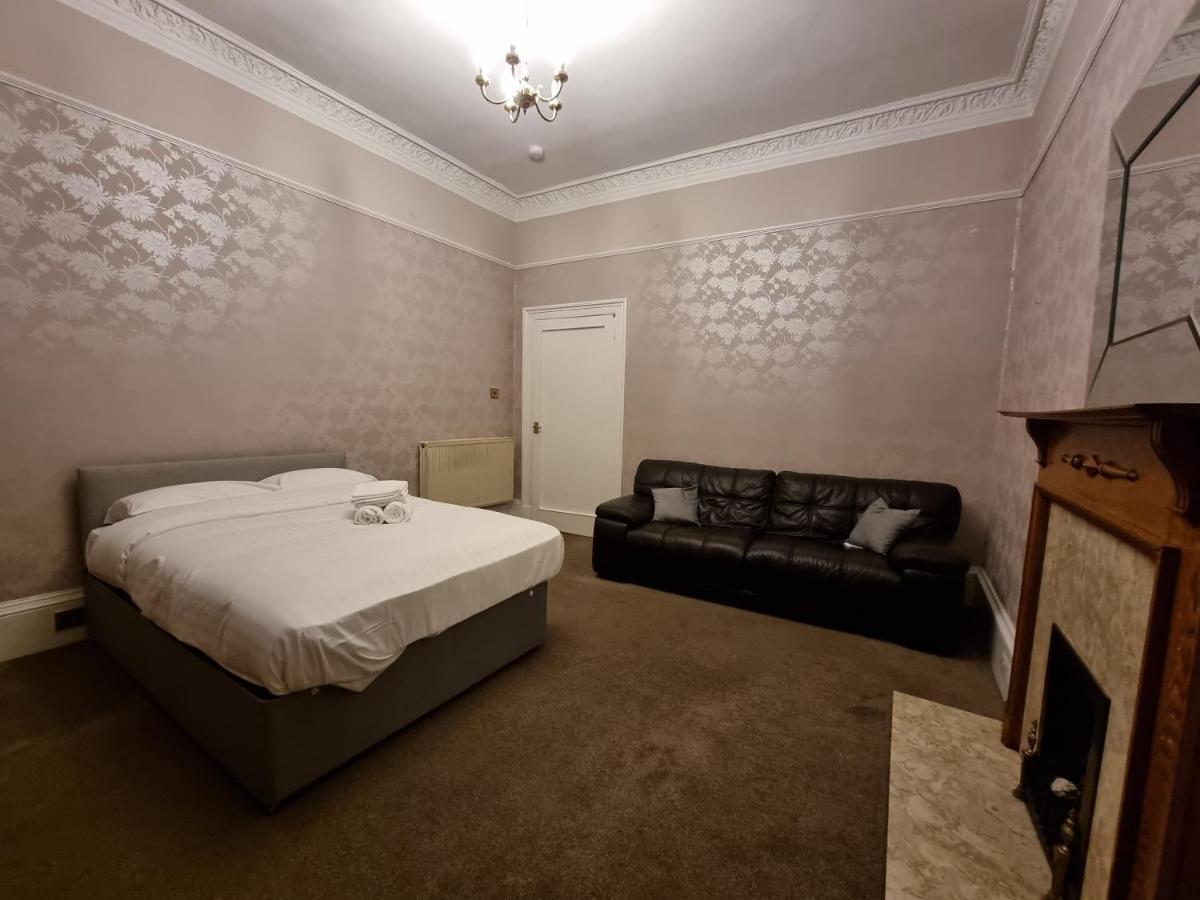 Bright 3 Bedroom Edinburgh City Apt Bagian luar foto