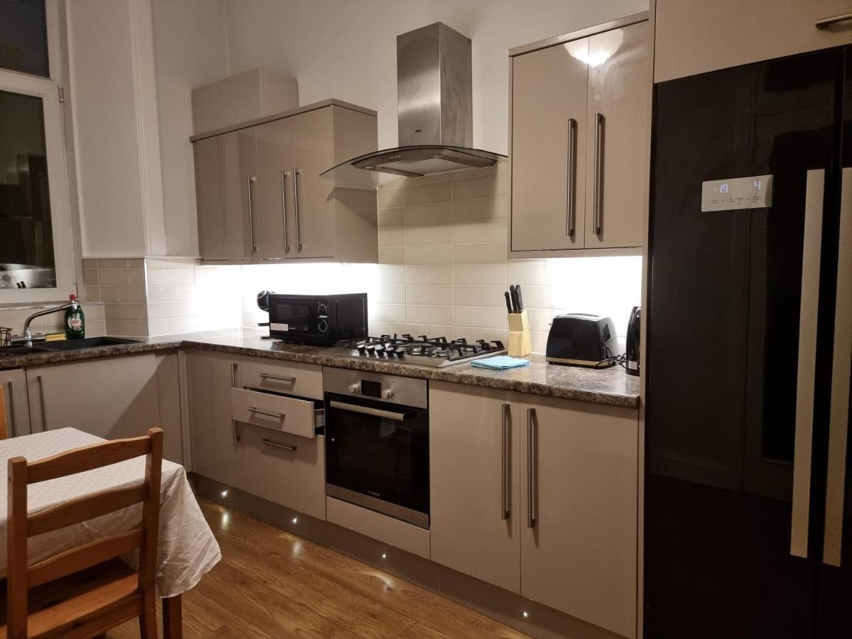 Bright 3 Bedroom Edinburgh City Apt Bagian luar foto