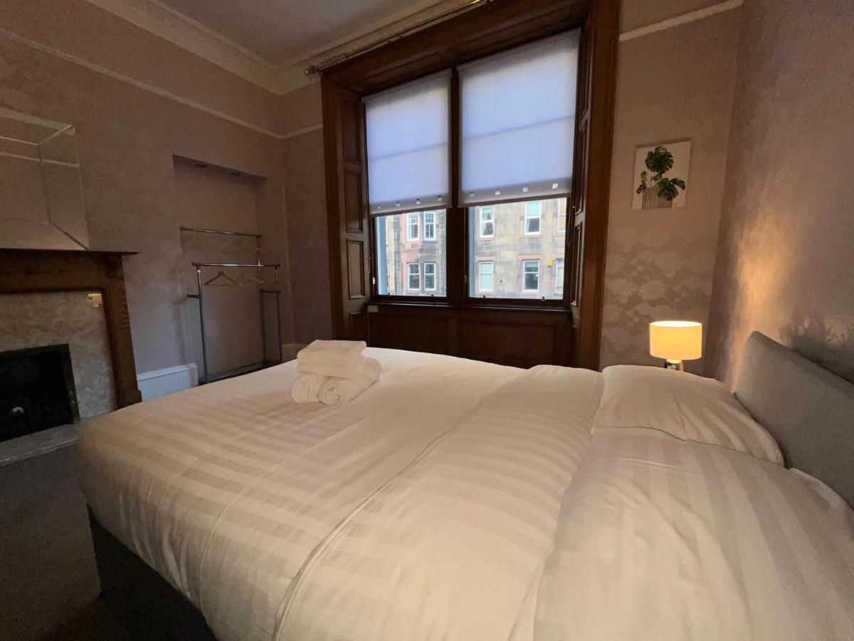 Bright 3 Bedroom Edinburgh City Apt Bagian luar foto
