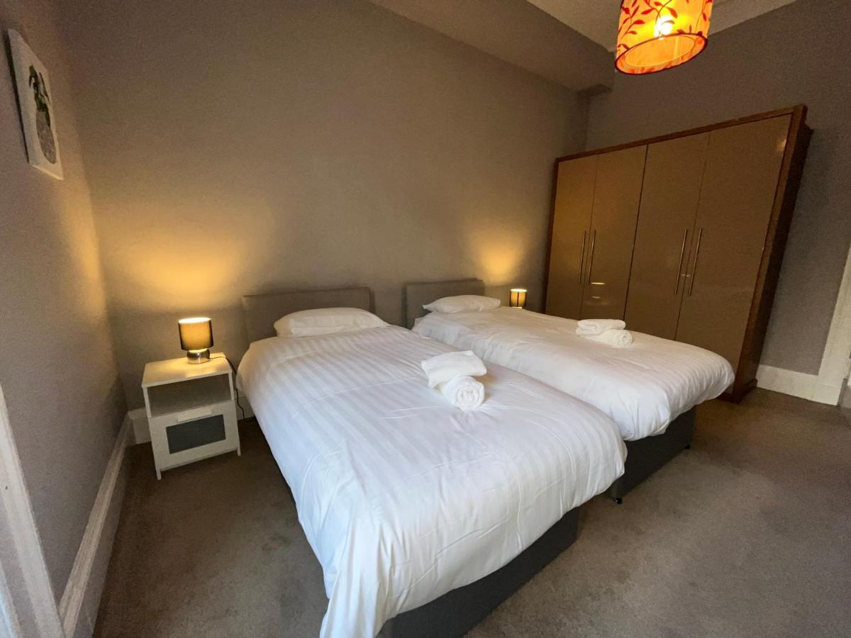 Bright 3 Bedroom Edinburgh City Apt Bagian luar foto